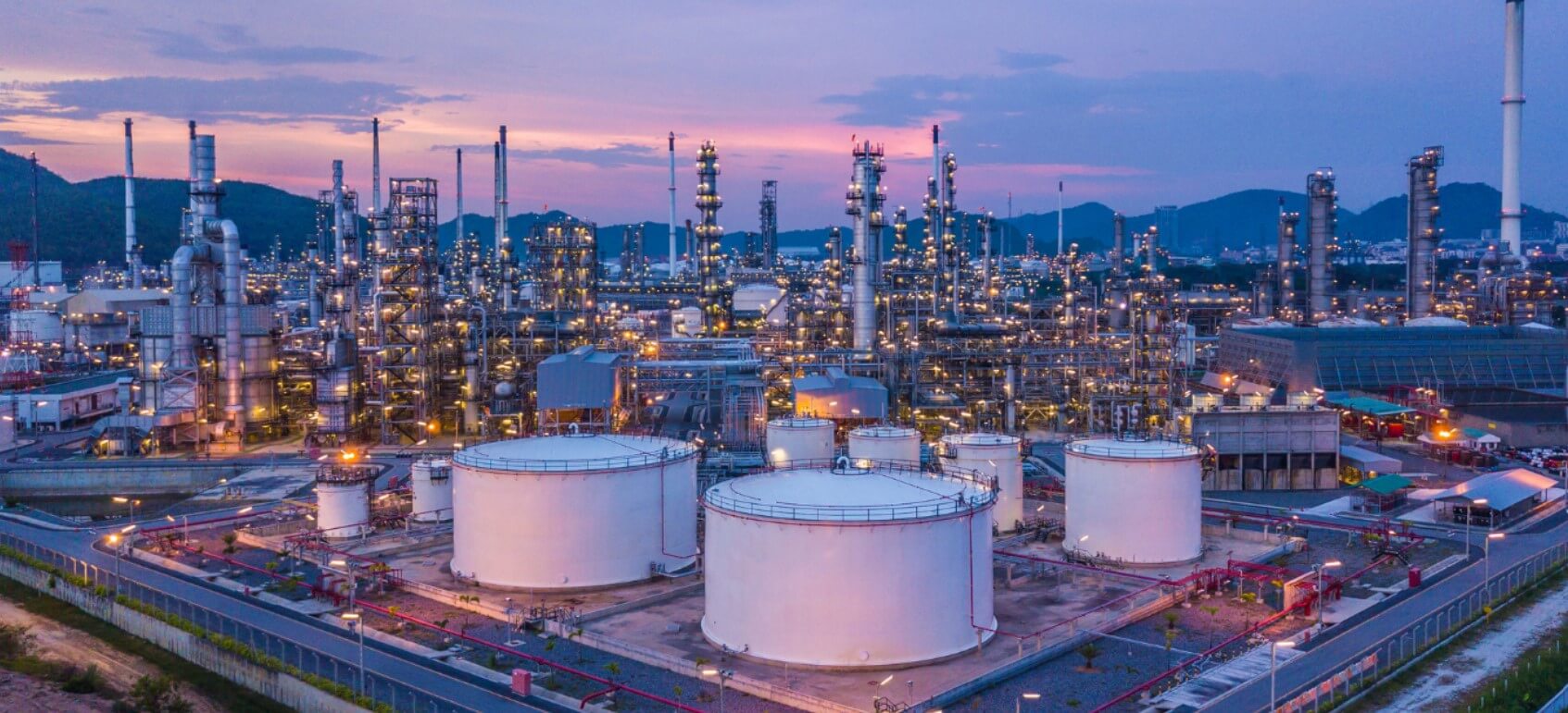 picture of the whole refinery in sunset