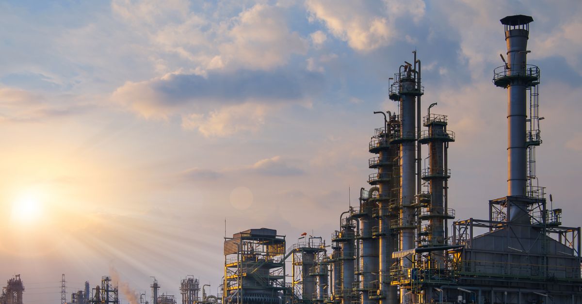 refinery plant with the skyline