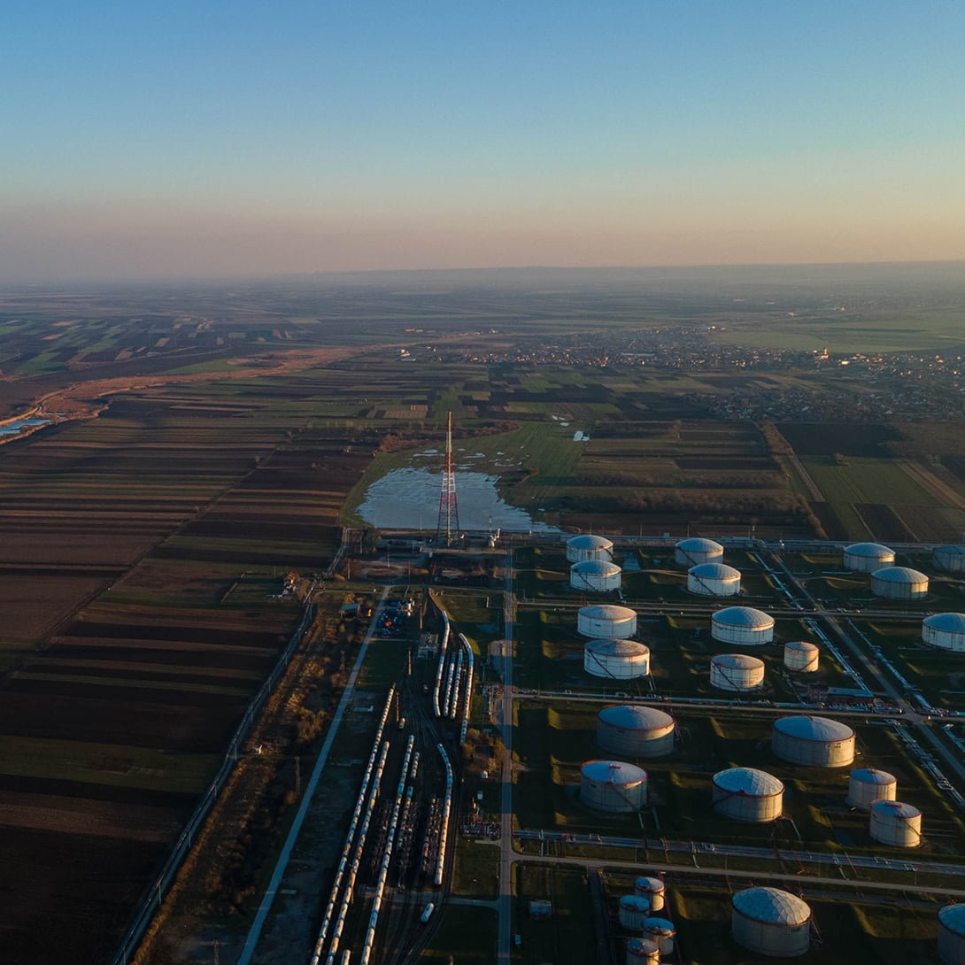 picture of a refinery from air