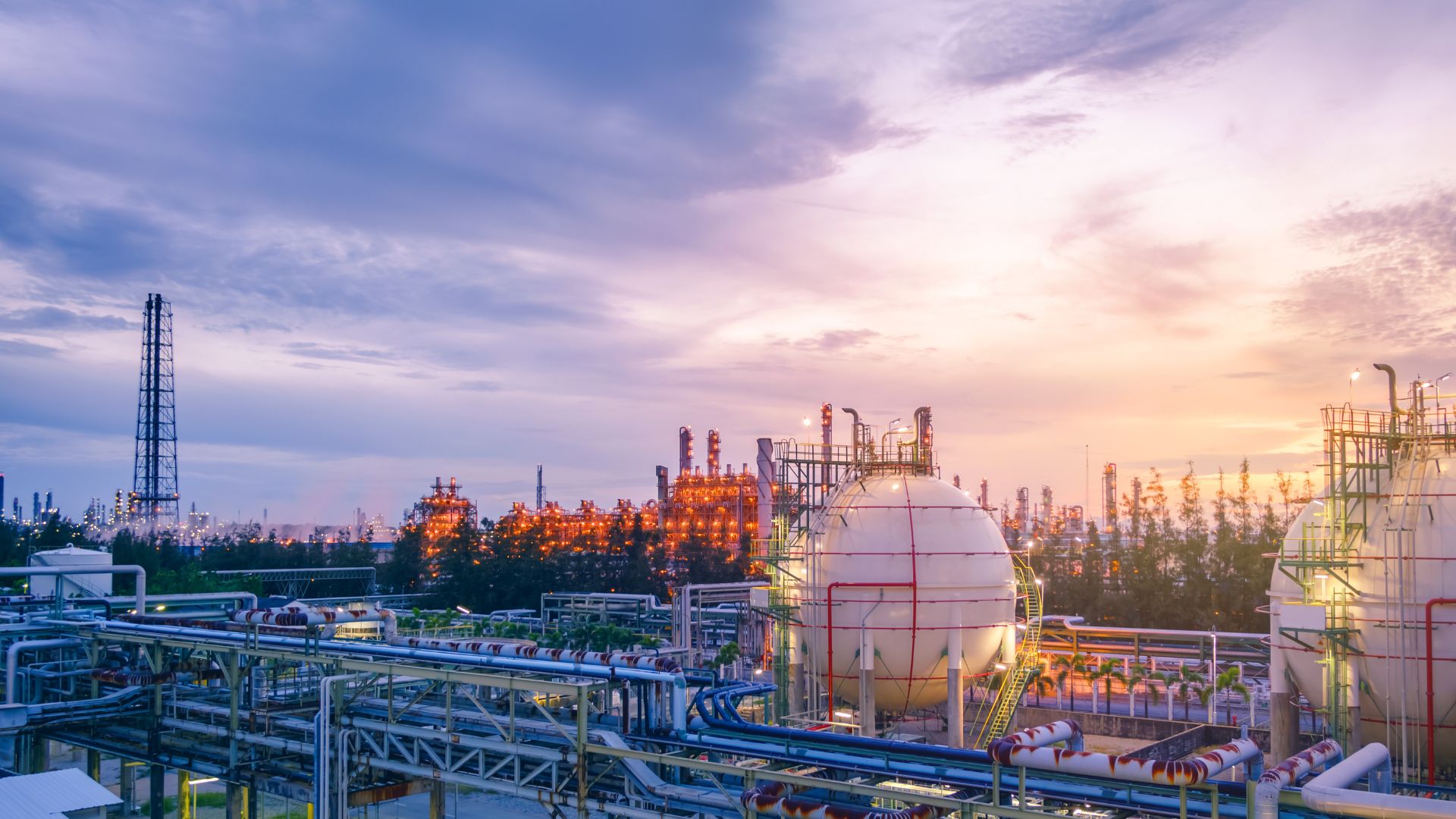 oil and gas refinery